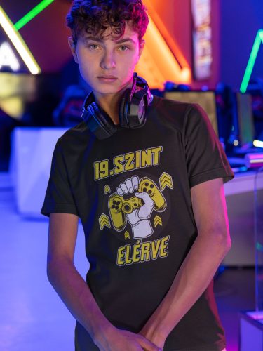 19.szint elérve fekete póló/Feliratozható!