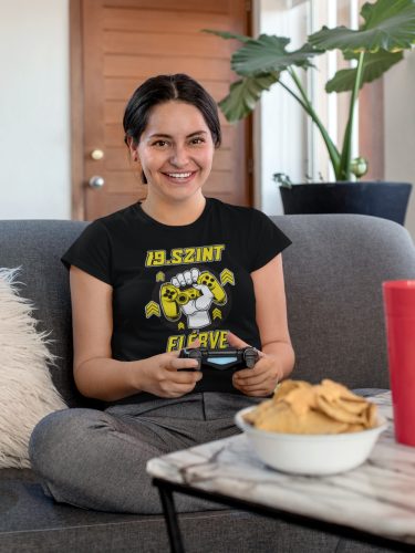 19.szint elérve női fekete karcsúsitott póló/Feliratozható!