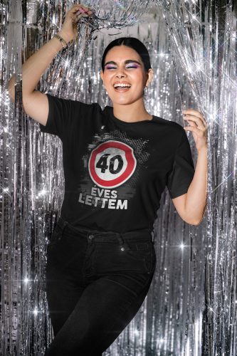 40 éves lettem női fekete karcsúsitott póló/Feliratozható!