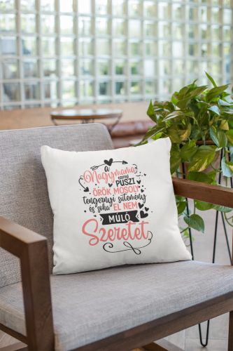 Nagymama ezernyi puszi fehér párna