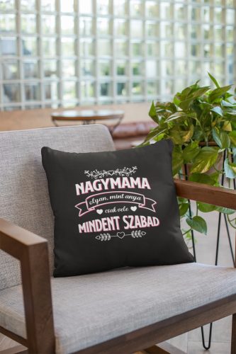 Nagymama olyan mint anya fekete párna