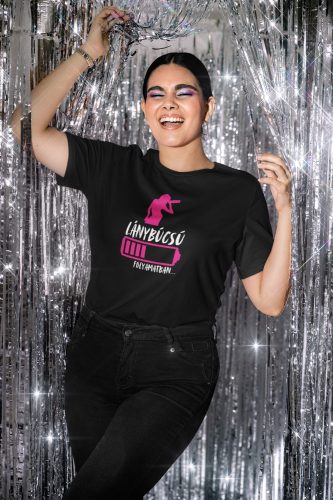 Lánybúcsú folyamatban fekete póló