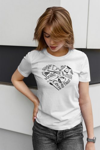 Szív alakú mintás fehér póló