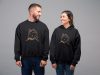 Hímzet Ponty mintás unisex kapucnis fekete pulóver